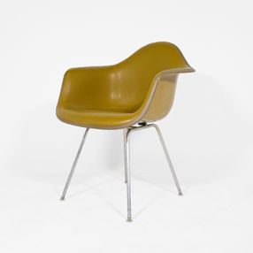 Eames DAX Armchair olive